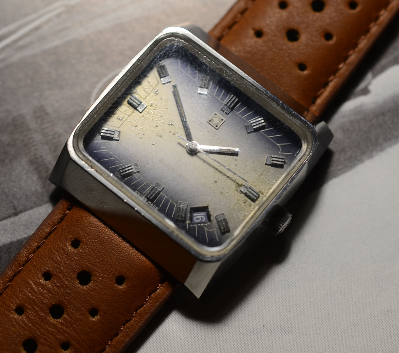 ZENITH SURF TV WATCH FROM THE 1970s